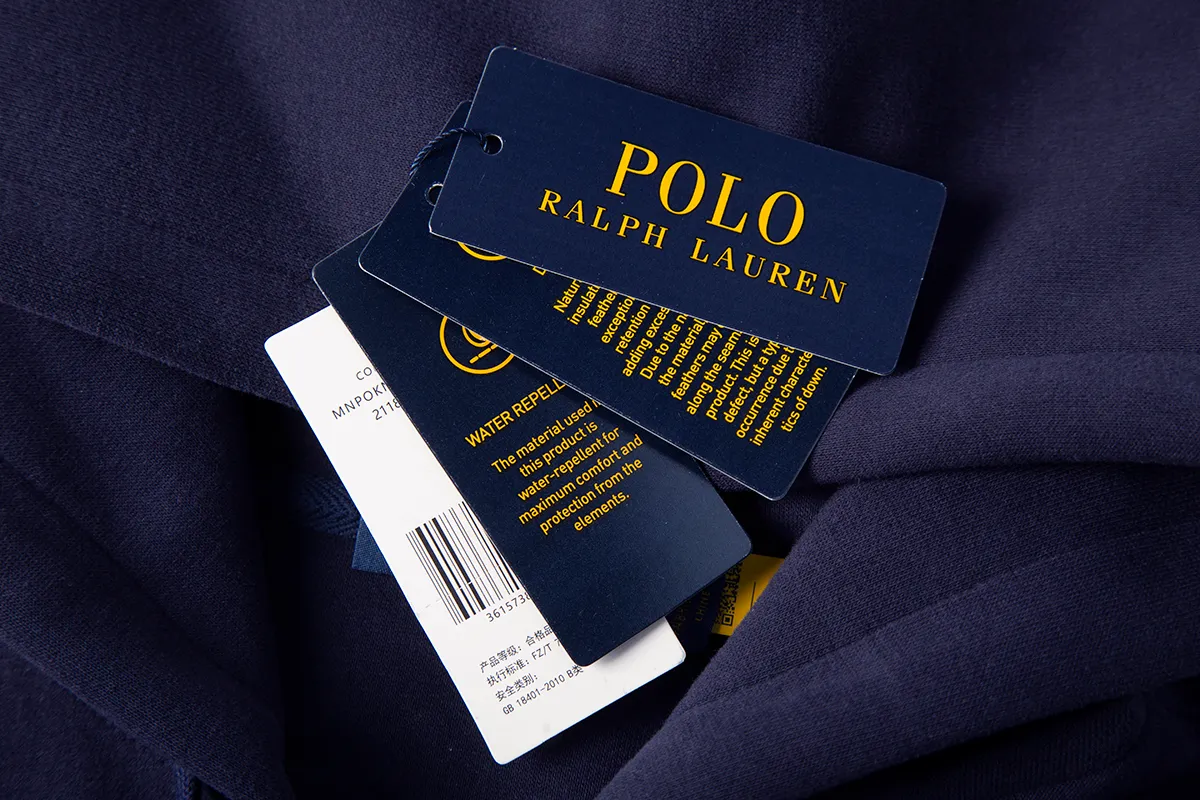 P260 White background picture [Evergreen for all seasons] Style number: 26201# (on sale all year round) Color: black and white / black and red / navy white / saffron / off-white / matte pink / light blue / yellow / dark gray Size: S to XL - Ralph Lauren/Ralph Lauren 26SS new four seasons classic basic three-dimensional Malaysia LOGO-No. 3 armband solid color long-sleeved zipper cardigan sweatshirt - 380g double-sided cotton heavy fabric✅ - The original version has the same 7.5CM widened thread processing✅ - Three-dimensional Malaysian embroidery Customized brand pentagonal POLO zipper ✅ - Ralph Lauren classic Malaysian logo Polo｜Unlock the British retro sports style RL classic style for all seasons The fit is loose and can be easily controlled by both men and women Simple Clean and versatile 1.2cm retro original color hook silk drawstring Full of details Use 380 grams of heavy double-sided cotton to create a tall and straight silhouette The iconic Malaysian embroidery logo interprets American origin. The solid color system can easily control formal and casual scenes.